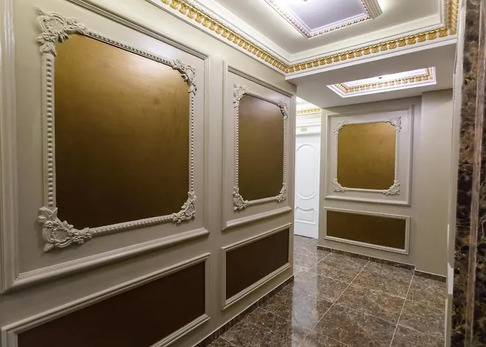 Elite Palace Hotell 3*